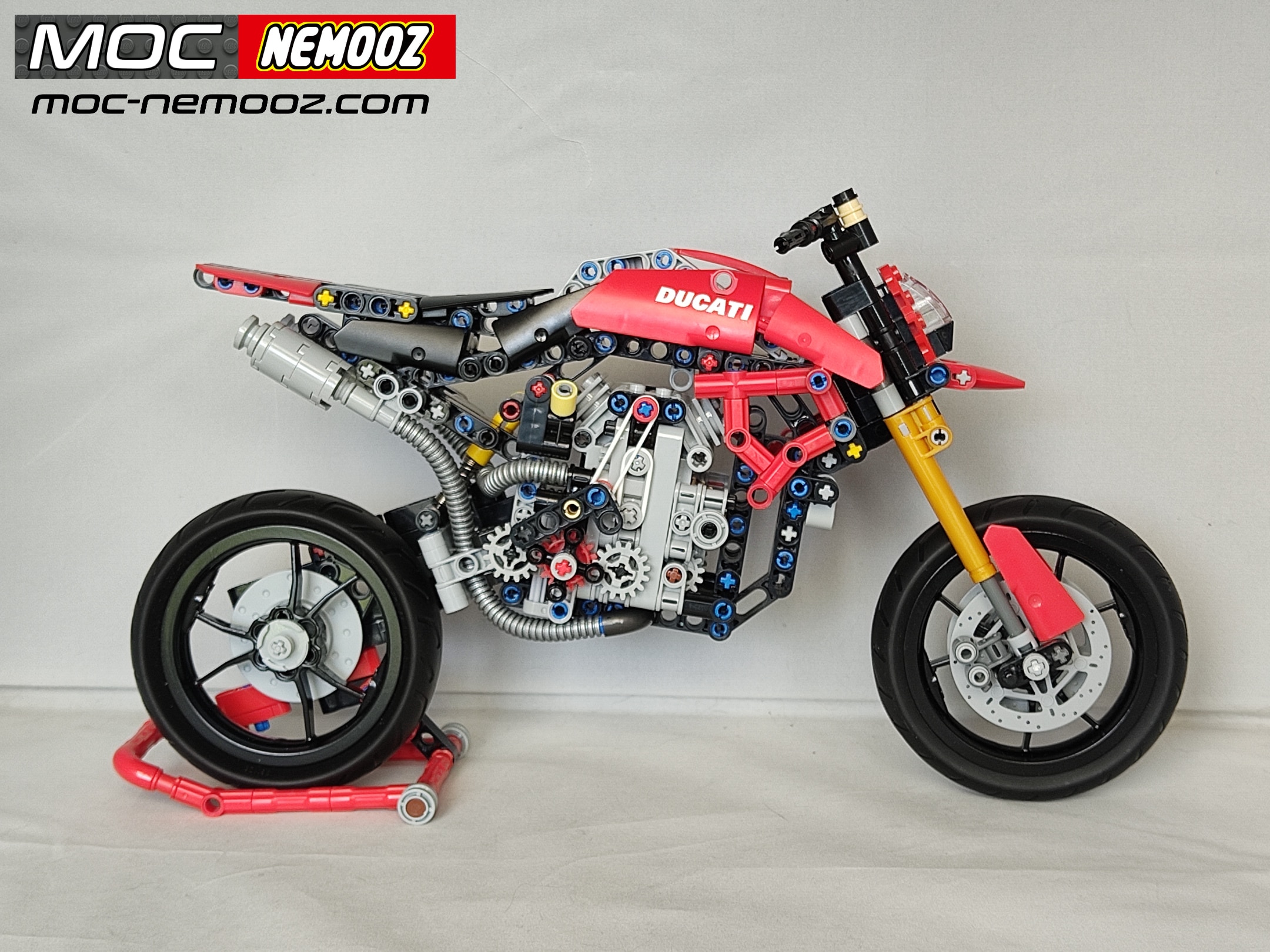 lego moc motorcycle  Custom lego, Lego sculptures, Lego robot